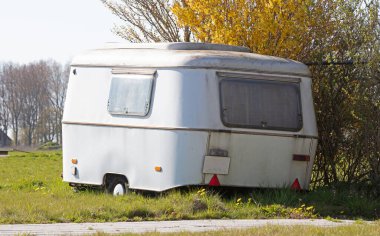 Eski püskü bir kervan, bir kez daha kullanılmayı bekliyor.