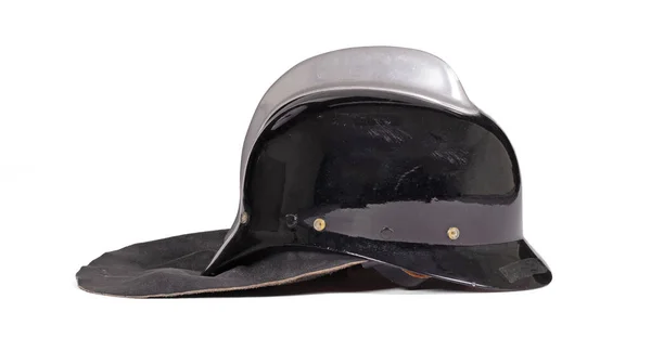 老式皮革消防员头盔 白色隔离 — 图库照片
