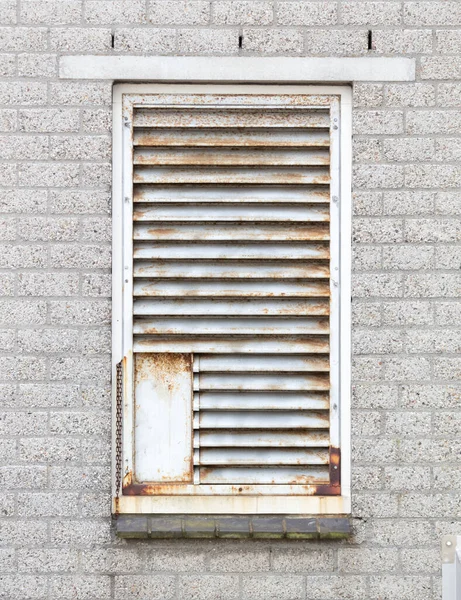 Ventilação Velho Edifício Abandonado Enferrujado Com Necessidade Manutenção — Fotografia de Stock