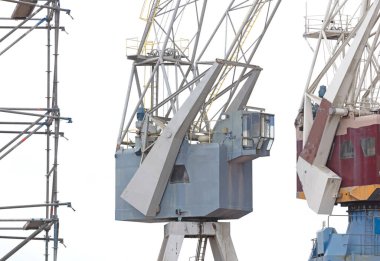 Large industrial crane in a commercial area