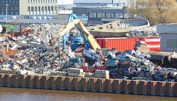 Scrapyard Πολλά Μέταλλα Περιμένουν Υποβληθούν Επεξεργασία — Φωτογραφία Αρχείου