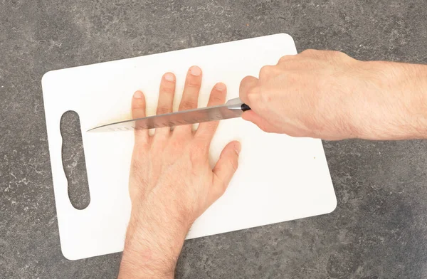 Cortando Dedos Com Faca Preparação Isolado Branco — Fotografia de Stock