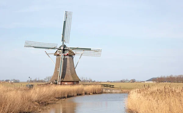 Starý Větrný Mlýn Nizozemsku Chytání Holandského Větru — Stock fotografie