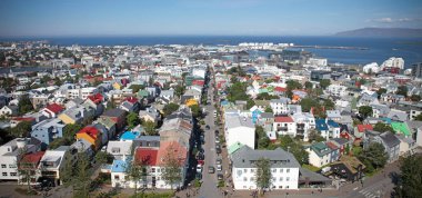 Reykjavik, İzlanda 'nın renkli başkenti, yaz mevsimi.