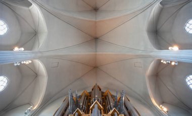 Reykjavik, İzlanda 'daki Hallgrimskirkja Katedrali. İzlanda 'nın Reykjavik kentindeki Luteryan (İzlanda Kilisesi) kilisesi. 73 metre (244 feet) yüksekliğiyle İzlanda 'nın en büyük kilisesidir.