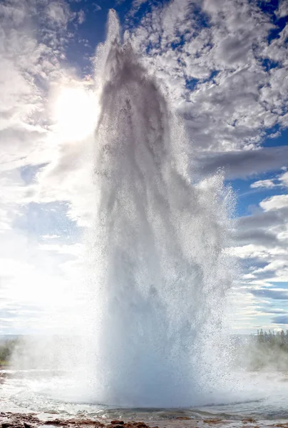 Eruption Strokkur Geyser Morning Sun Iceland — 스톡 사진