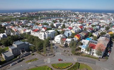 Reykjavik, İzlanda 'nın renkli başkenti, yaz mevsimi.
