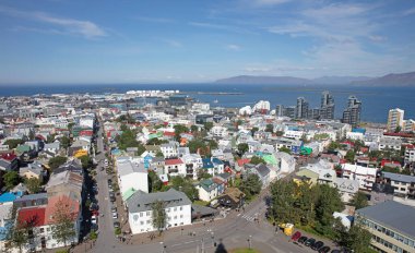 Reykjavik, İzlanda 'nın renkli başkenti, yaz mevsimi.