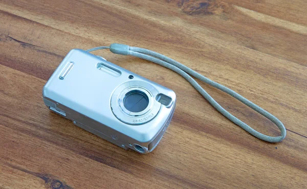 Vecchia Fotocamera Digitale Isolata Obsoleta Non Più Uso Polverosa Sporca — Foto Stock