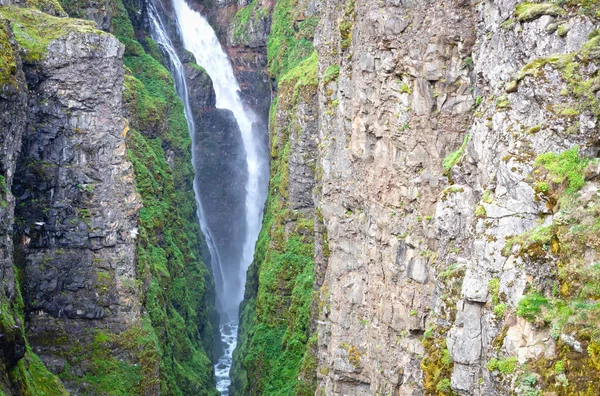 Glymur是冰岛最大的瀑布 位于冰岛西部 — 图库照片