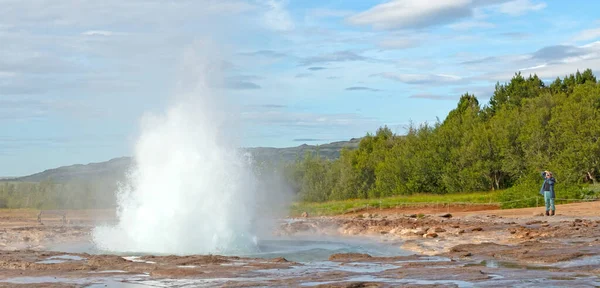 Geysir Islândia Julho 2021 Geyser Strokkur Islândia Errupting Com Água — Fotografia de Stock