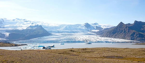 Fjallsarlon Lago Glaciale Pieno Iceberg Galleggianti Vicino Ghiacciaio Fjallsjokull — Foto Stock