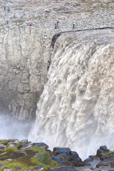 Исландия Августа 2021 Года Туристы Деттифоссе Водопад Расположен Национальном Парке — стоковое фото