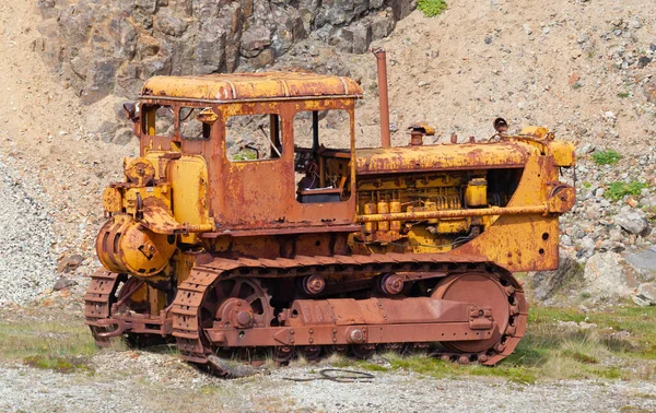 Antiguo Tractor Orugas Oxidado Con Pala Islandia —  Fotos de Stock