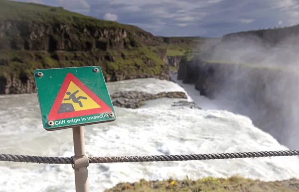 Предупреждающий Знак Водопаде Галлфосс Исландии Избирательный Фокус — стоковое фото