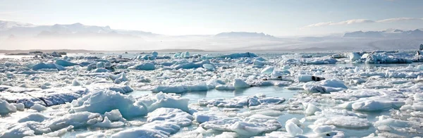 Παγόβουνα Επιπλέουν Στη Λιμνοθάλασσα Jokulsarlon Ισλανδία Νότια — Φωτογραφία Αρχείου