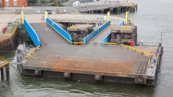 Jetée vide sur un chantier naval — Photo