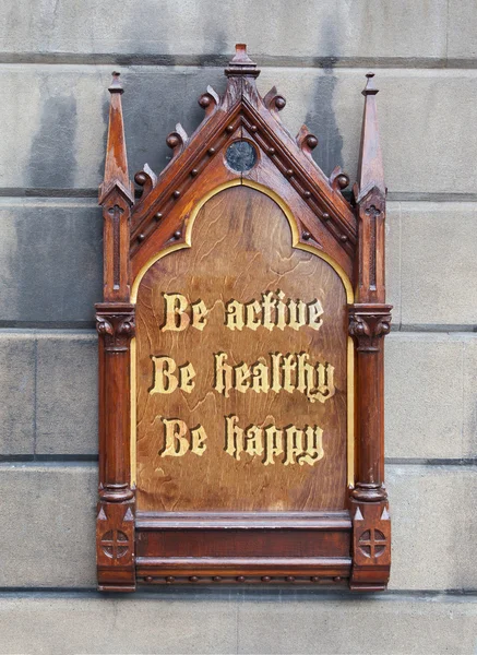 Panneau décoratif en bois - Être actif, être en bonne santé, être heureux — Photo