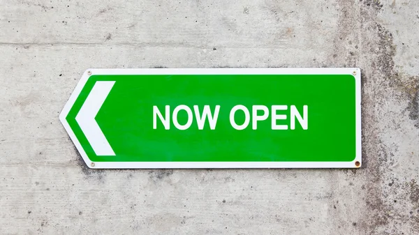 Green sign - Now open — Stock Photo, Image