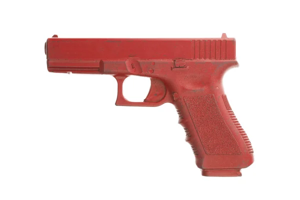 Грязная красная учебная пушка, изолированная на белом — стоковое фото