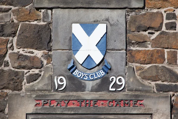 Assine em um antigo edifício escocês — Fotografia de Stock