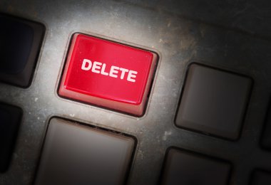 Kırmızı düğmeye bir kirli eski panel