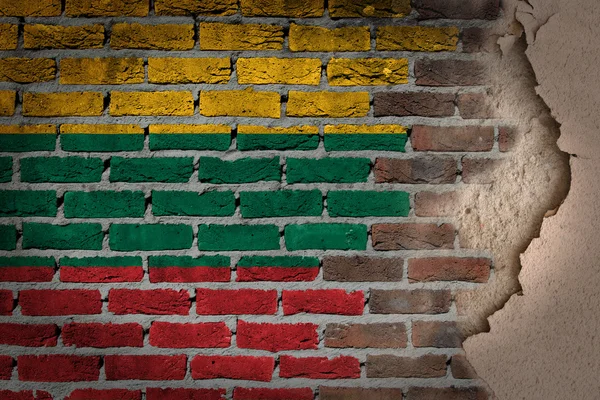 Donkere bakstenen muur met gips - Litouwen — Stockfoto