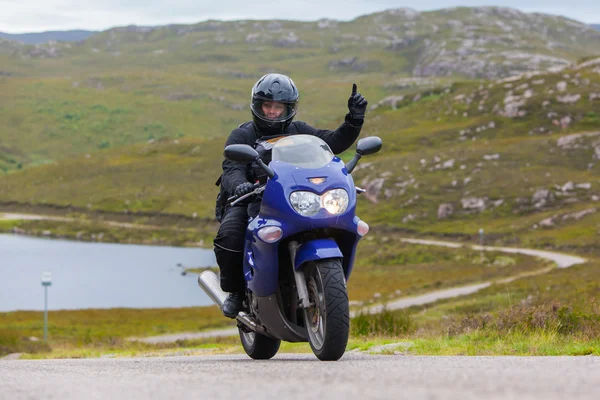 Motorcyclist in the Scottish Highlands — Stock Photo, Image