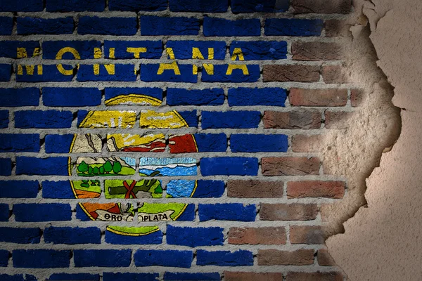석고-몬타나와 어두운 벽돌 벽 — 스톡 사진