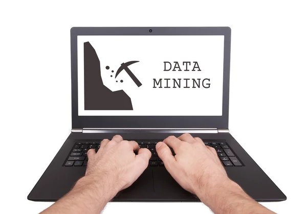 Uomo che lavora su laptop, data mining — Foto Stock