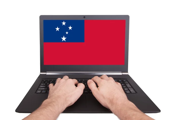 Handen bezig met laptop, Samoa — Stockfoto