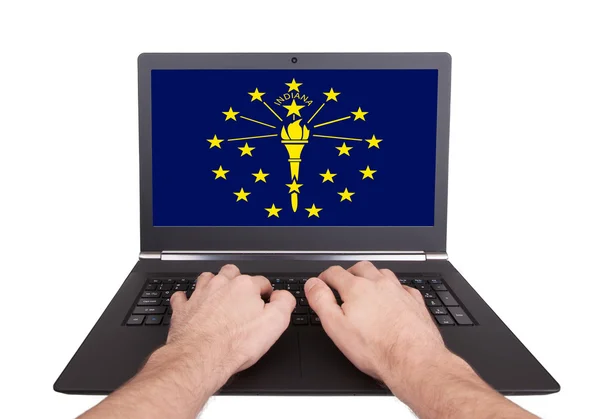 Mains sur ordinateur portable, Indiana — Photo