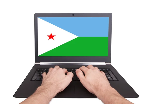 Hände arbeiten am Laptop, Dschibuti — Stockfoto