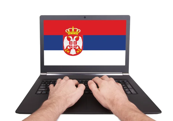 Rąk do pracy na laptopie, Serbia — Zdjęcie stockowe