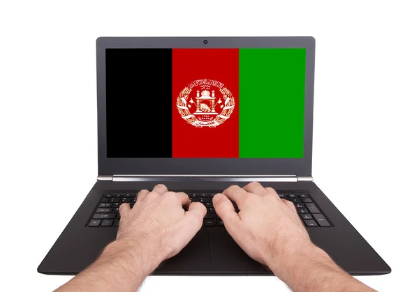 Hände arbeiten am Laptop, Afghanistan — Stockfoto