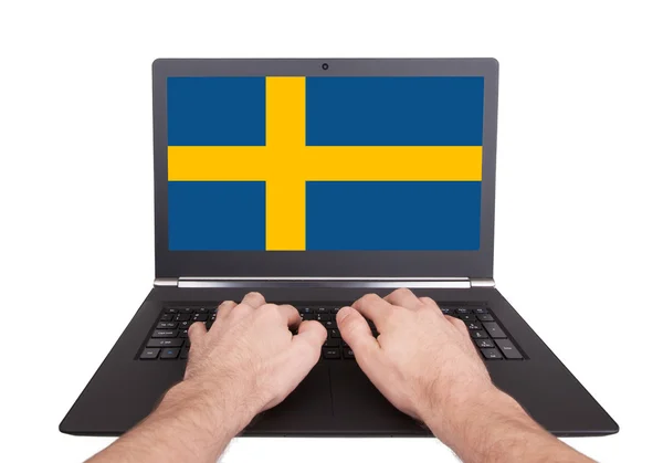 Rąk do pracy na laptopie, Szwecja — Zdjęcie stockowe