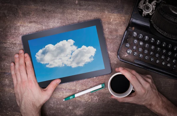 Cloud-computing connection on a digital tablet pc — Stock Photo, Image