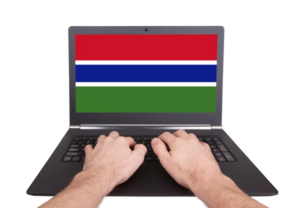 Hände arbeiten am Laptop, Gambia — Stockfoto