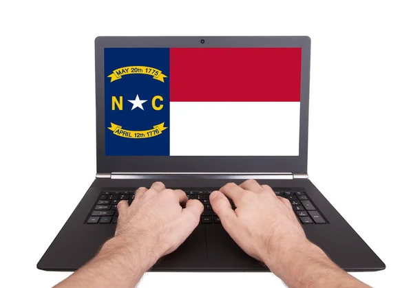 Handen bezig met laptop, North Carolina — Stockfoto