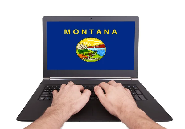 Руки, які працюють на ноутбуці, Монтана — стокове фото