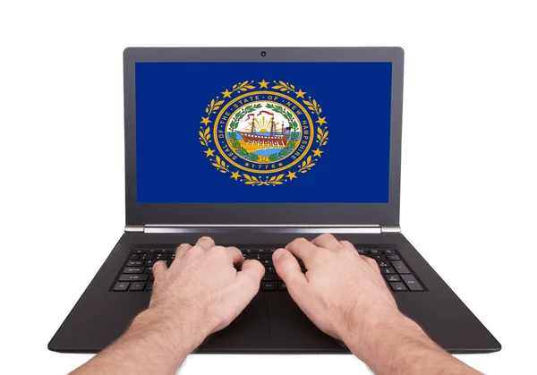 Mani che lavorano su laptop, New Hampshire — Foto Stock