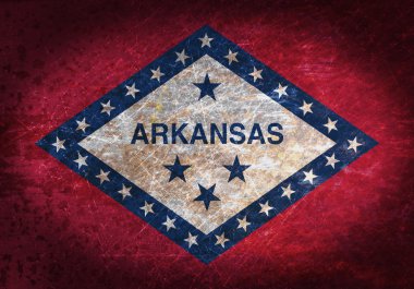 Eski paslı metal işareti bir bayrak ile