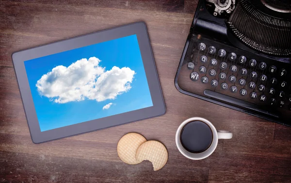 Cloud computing připojení na digitální počítače tablet pc — Stock fotografie