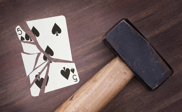 Hammer with a broken card, five of spades — Stock Photo, Image