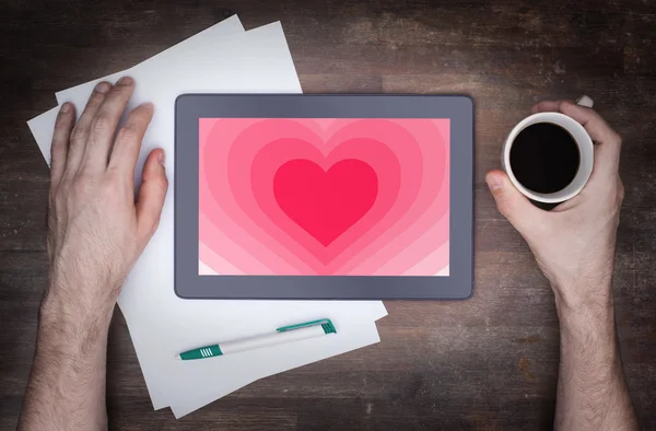 Forma de corazón backgound en la tableta — Foto de Stock