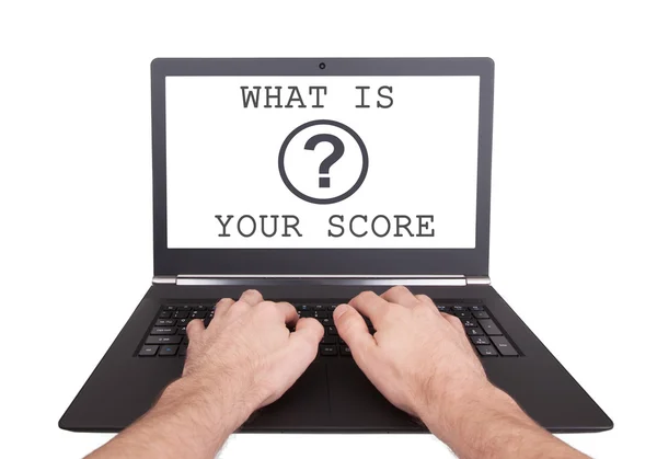 Man aan het werk op laptop, wat is uw score — Stockfoto