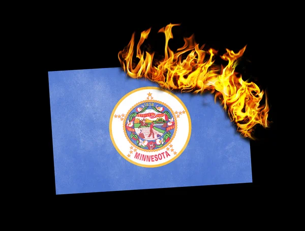 Сжигание флага Миннесоты — стоковое фото