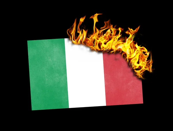 Сжигание флага - Италия — стоковое фото