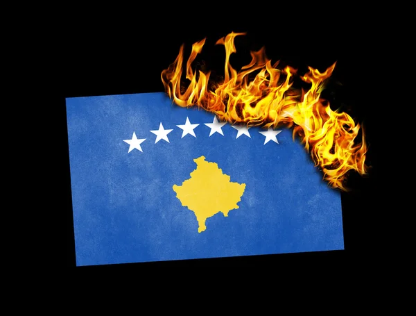 Flagga burning - Kosovo — Stockfoto