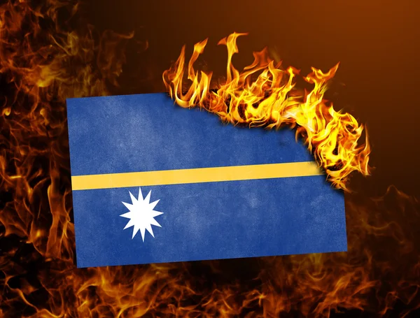 Brûlage du drapeau - Nauru — Photo